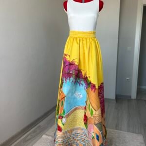 تنورة صفراء مدينة ساحلية